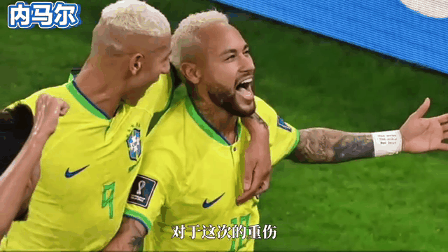 包含内马尔重伤倒地，巴黎圣日耳曼全队围拢祈祷，场面感人的词条